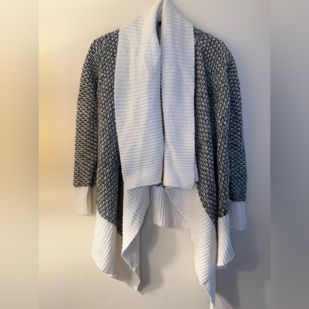 Banana Republic Black and White Women's Cardigan